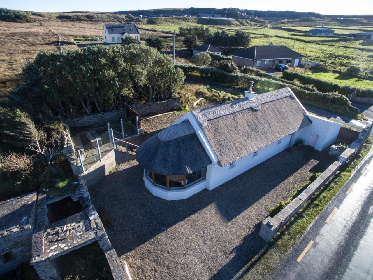 Storytellers Cottage Ballycotteen 외부 사진